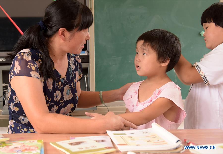 CHINA-ANHUI-HUANGSHAN-MINI SHCOOL-TEACHER (CN)