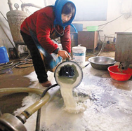 奶業(yè)困局，路在何方？
