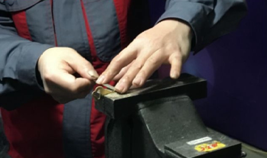 徒手配鑰匙、冰火焊鋼管……這些航天工匠們的超群技藝令人嘆服！
