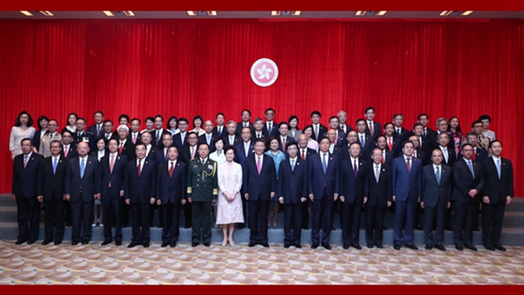 習近平會見香港特別行政區(qū)新任行政、立法、司法機構(gòu)負責人