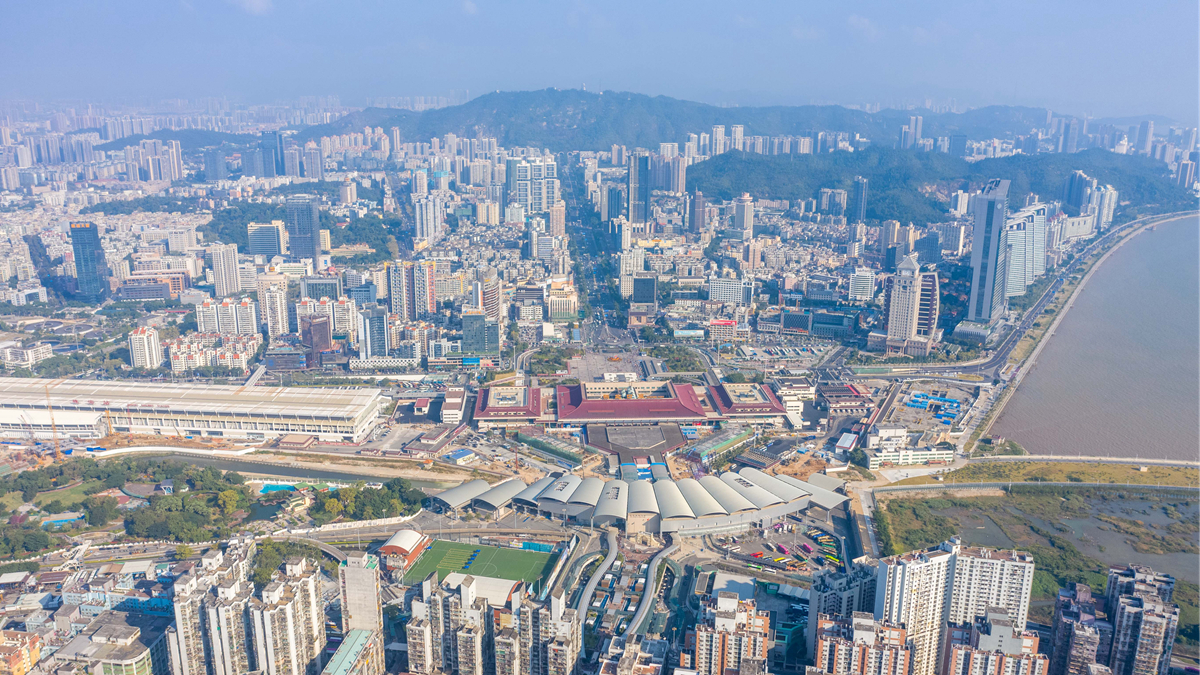 背靠祖國支持，發(fā)揮澳門所長——回歸20年澳門與內(nèi)地共享發(fā)展機遇