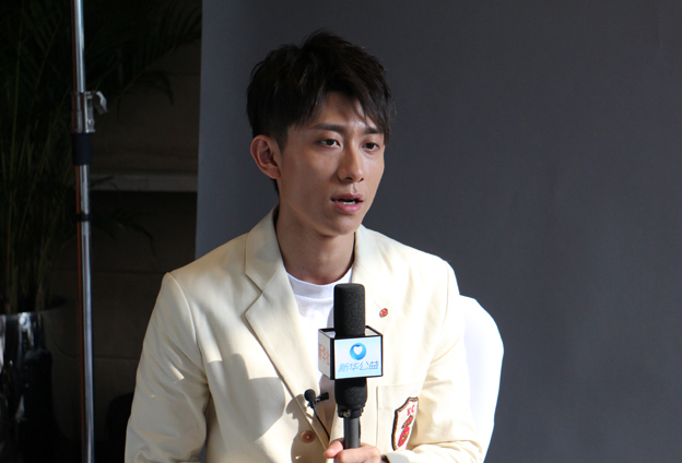 國有棟梁，大愛無疆；爾如嫩草，小愛芬芳。