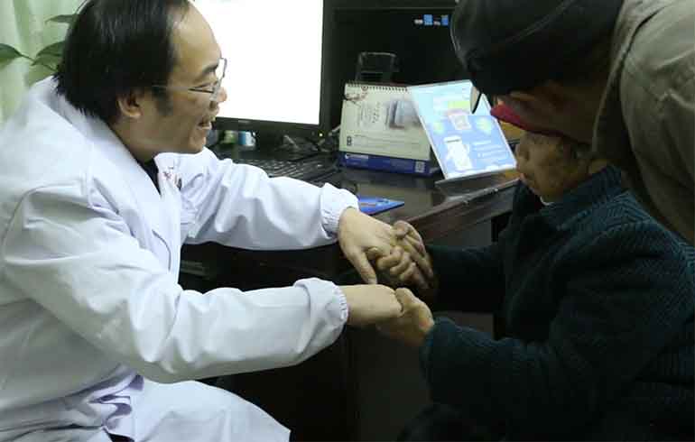致敬偉大改革｜對話40年，講述身邊的健康故事（第三集）——有了新農(nóng)合，看病不再愁
