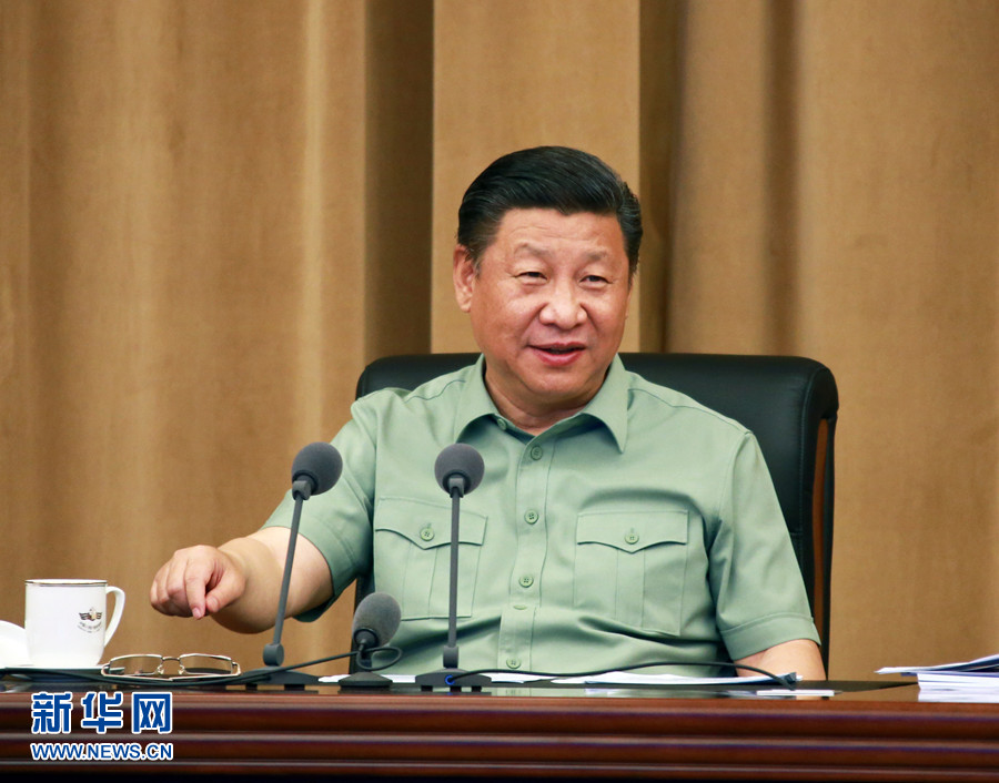 5月24日，中共中央總書記、國家主席、中央軍委主席習近平視察海軍機關，親切接見海軍第十二次黨代會全體代表和海軍機關正師職以上領導干部。這是習近平聽取海軍工作匯報后發(fā)表重要講話。 新華社記者 查春明 攝 