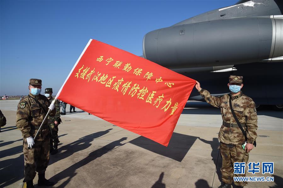 （聚焦疫情防控·圖文互動(dòng)）（6）空軍第四次向武漢大規(guī)?？者\(yùn)醫(yī)療隊(duì)員和物資