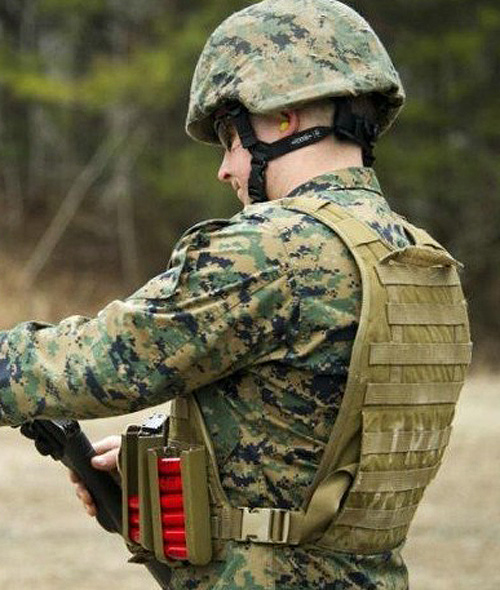 是電影還是現(xiàn)實？美軍陸戰(zhàn)隊士兵操大槍射擊練習(xí)