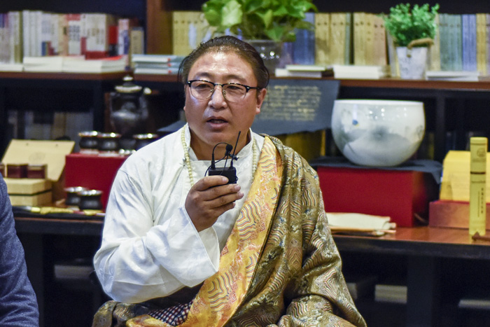 安久·白瑪群加：絕對不能為了錢做手藝的傳承人，傳承手藝是因為我們有傳承民族特色文化的責(zé)任，要時刻謹記這一份責(zé)任。
