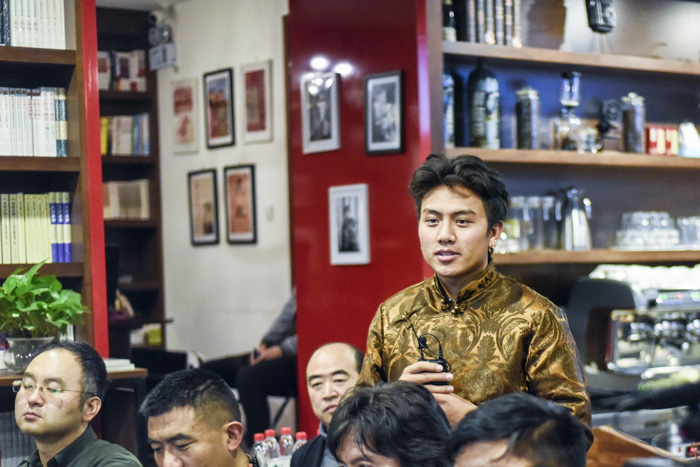 安久家族老八：我們的家族一直在做技藝的傳承，這是我們的使命，我們應(yīng)該承擔(dān)起來。希望能用我學(xué)到的知識，把我們家族的技藝推廣到更廣大的市場。