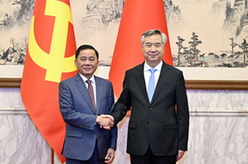 李希同越共中央政治局委員、中央書記處書記、中央檢查委員會主任陳錦繡舉行會談