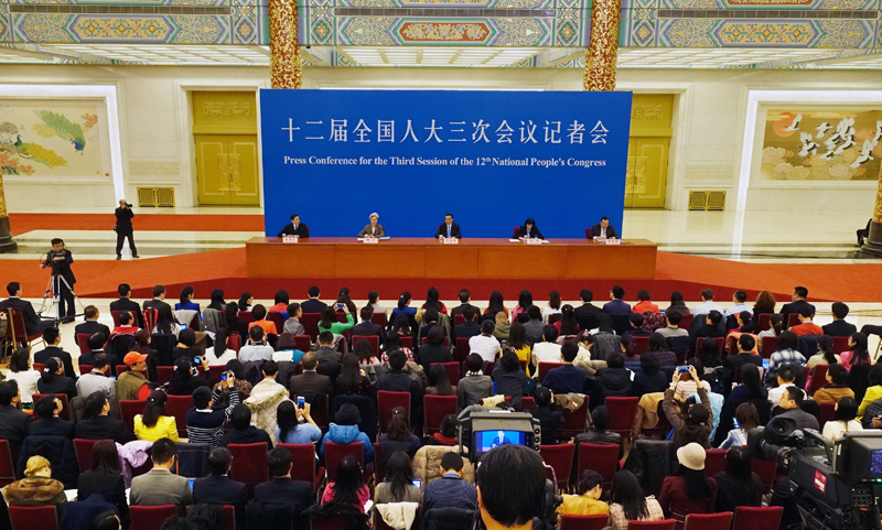 3月15日，國務院總理李克強在北京人民大會堂與中外記者見面，并回答記者提問。新華社記者 李賀 攝
