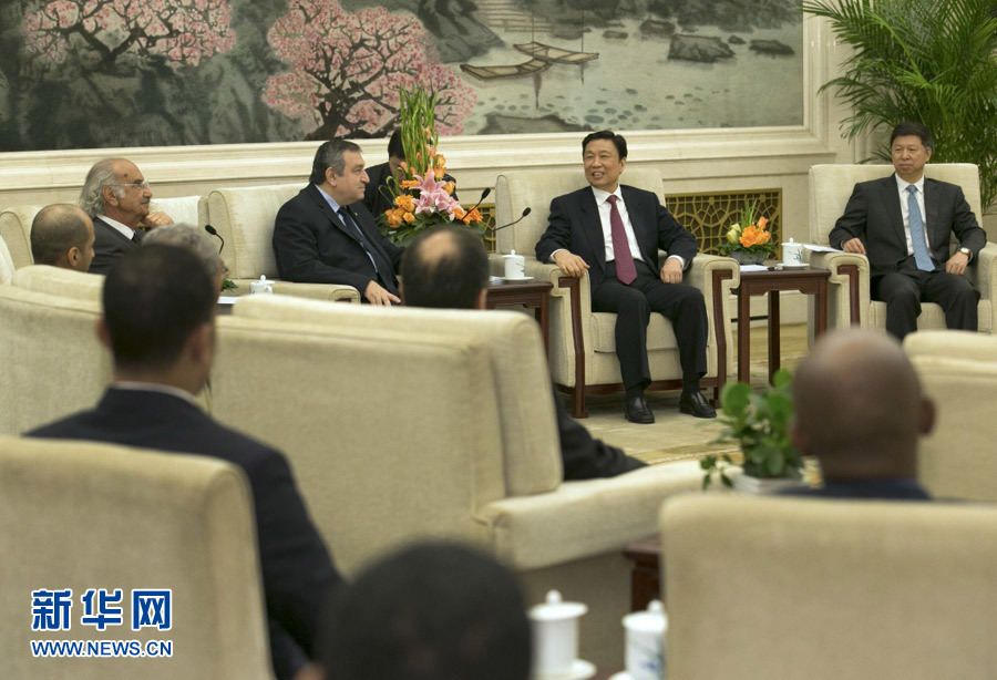 4月25日，國家副主席李源潮在北京人民大會堂會見出席&ldquo;中國－阿拉伯國家政黨對話會&rdquo;的外方代表。 新華社記者馬占成攝