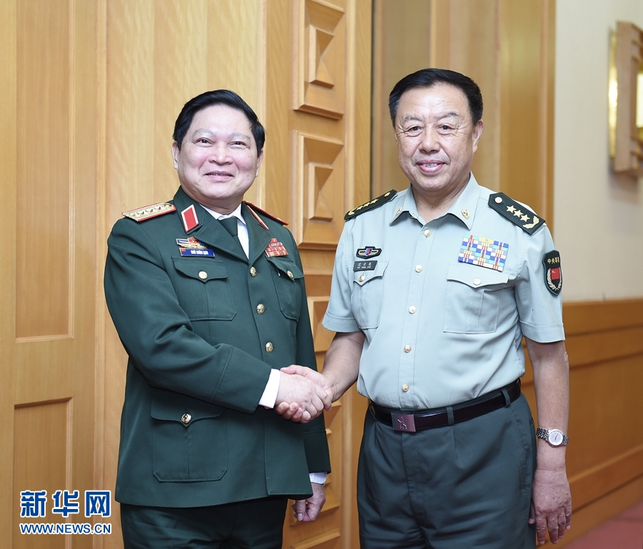 8月29日，中共中央政治局委員、中央軍委副主席范長龍在北京會見越南共產(chǎn)黨中央政治局委員、國防部長吳春歷。 新華社記者張領攝