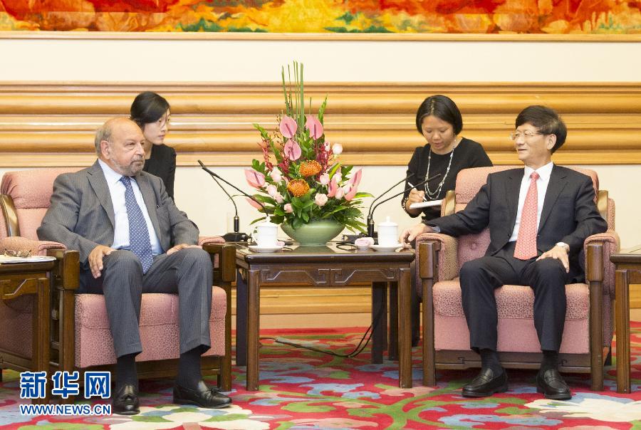 9月5日，中共中央政治局委員、中央政法委書(shū)記孟建柱在北京中南海會(huì)見(jiàn)國(guó)際法院院長(zhǎng)亞伯拉罕。 新華社記者 黃敬文 攝 