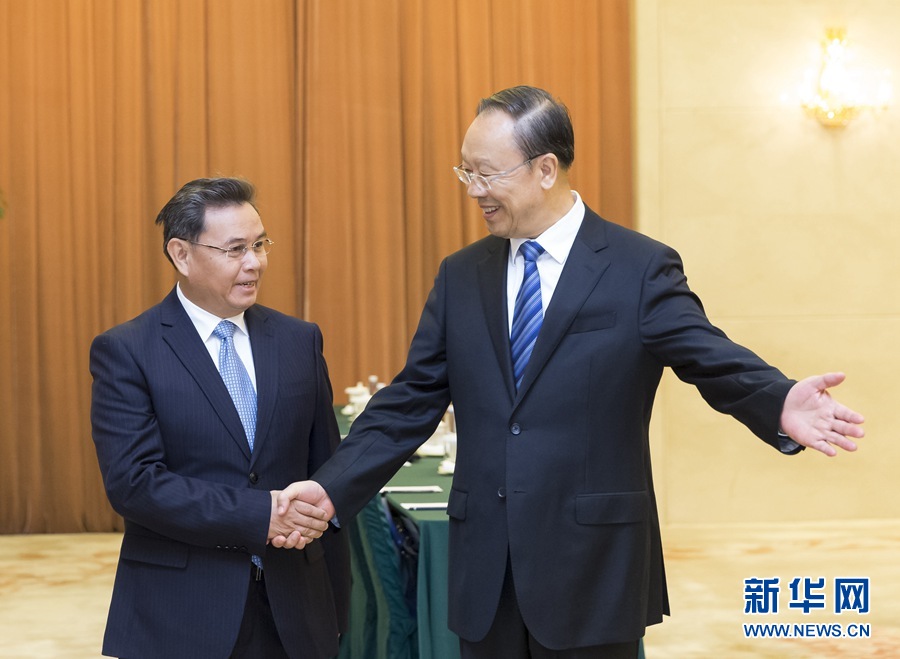 10月12日，中共中央書記處書記、全國(guó)政協(xié)副主席杜青林在北京會(huì)見(jiàn)來(lái)華訪問(wèn)并出席“2016中國(guó)共產(chǎn)黨與世界對(duì)話會(huì)”的老撾人革黨中央政治局委員、建國(guó)陣線中央主席賽頌蓬·豐威漢率領(lǐng)的老撾人革黨代表團(tuán)?！⌒氯A社記者丁海濤攝