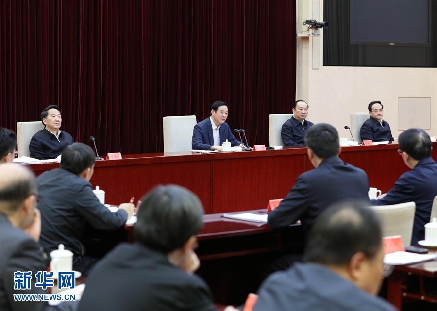  2月17日，在習(xí)近平總書記主持召開黨的新聞?shì)浾摴ぷ髯剷?huì)并發(fā)表重要講話一周年之際，中宣部在北京召開2017年新聞戰(zhàn)線“新春走基層”活動(dòng)座談會(huì)。中共中央政治局委員、中央書記處書記、中宣部部長劉奇葆出席會(huì)議并講話。新華社記者 王曄 攝
