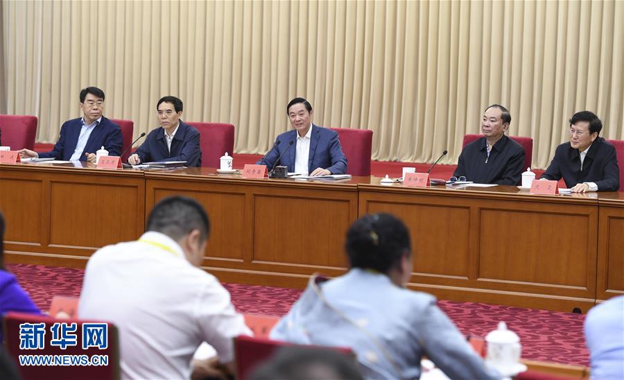 5月18日，中共中央政治局委員、中央書記處書記、中宣部部長劉奇葆在北京出席紀念新華書店成立80周年座談會并講話。 新華社記者 張領(lǐng) 攝