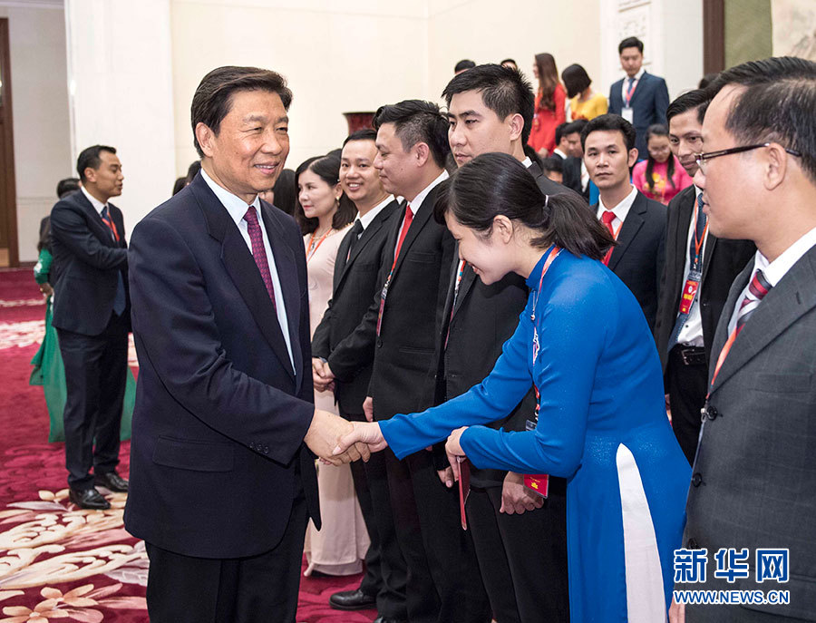 5月22日，中共中央政治局委員、國家副主席李源潮在北京會見越南胡志明共青團中央書記處第一書記黎國鋒率領(lǐng)的越南青年代表團。 新華社記者李濤 攝