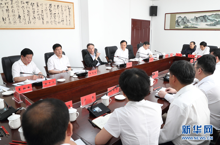 6月20日至22日，中共中央政治局常委、中央紀(jì)委書記王岐山在貴州省檢查紀(jì)檢監(jiān)察工作。這是6月21日，王岐山在修文縣委紀(jì)委座談會(huì)上講話。新華社記者 王曄 攝