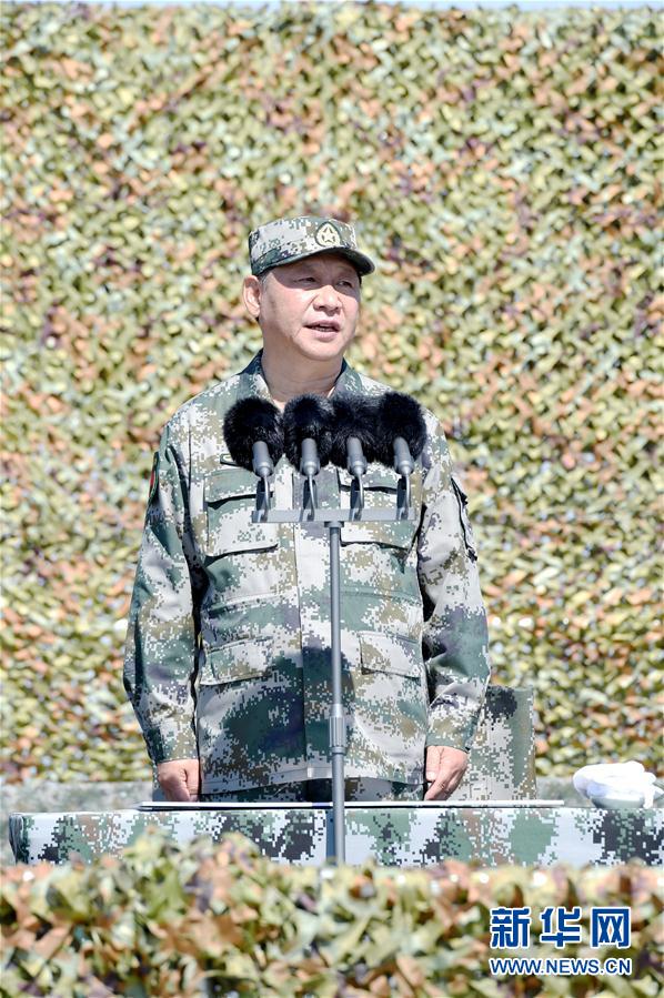7月30日上午，慶祝中國人民解放軍建軍90周年閱兵在朱日和聯(lián)合訓(xùn)練基地隆重舉行。中共中央總書記、國家主席、中央軍委主席習(xí)近平檢閱部隊(duì)并發(fā)表重要講話。新華社記者 蘭紅光攝