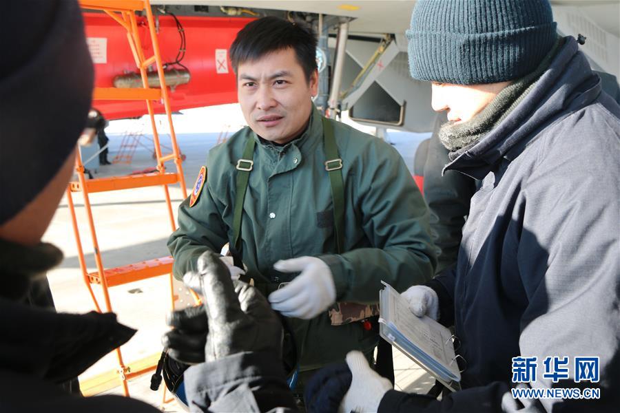（建軍90周年·英雄·圖文互動）（2）聽，渤海灣有風吹過來——追記海軍某艦載航空兵部隊一級飛行員張超