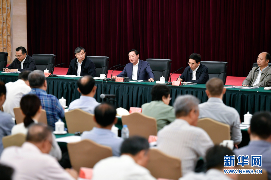 9月7日，中共中央政治局委員、中央書記處書記、中宣部部長劉奇葆在北京出席全國電視劇工作座談會并講話。 新華社記者 燕雁 攝

