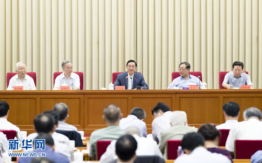 9月8日，中共中央政治局委員、中央書記處書記、中宣部部長劉奇葆在北京出席中國大百科全書第三版總編輯委員會成立大會并講話。 新華社記者丁海濤 攝