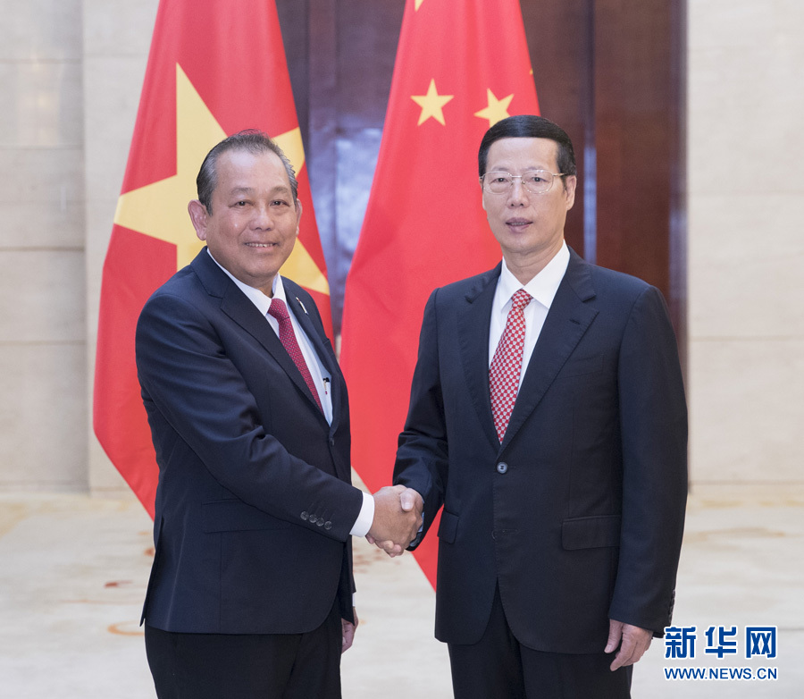  9月11日，中共中央政治局常委、國務(wù)院副總理張高麗在廣西南寧會見前來出席第十四屆中國－東盟博覽會和中國－東盟商務(wù)與投資峰會的越南常務(wù)副總理張和平。新華社記者王曄攝