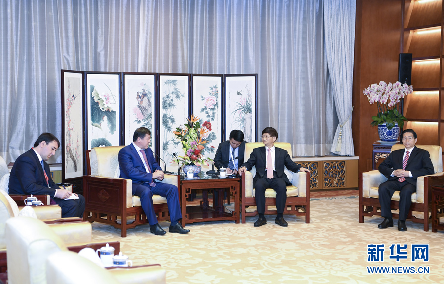 9月26日，中共中央政治局委員、中央政法委書記孟建柱在北京會見來華出席國際刑警組織第86屆全體大會的塔吉克斯坦內(nèi)務(wù)部長拉希姆佐達。國務(wù)委員、公安部部長郭聲琨參加有關(guān)會見。新華社記者 張領(lǐng) 攝