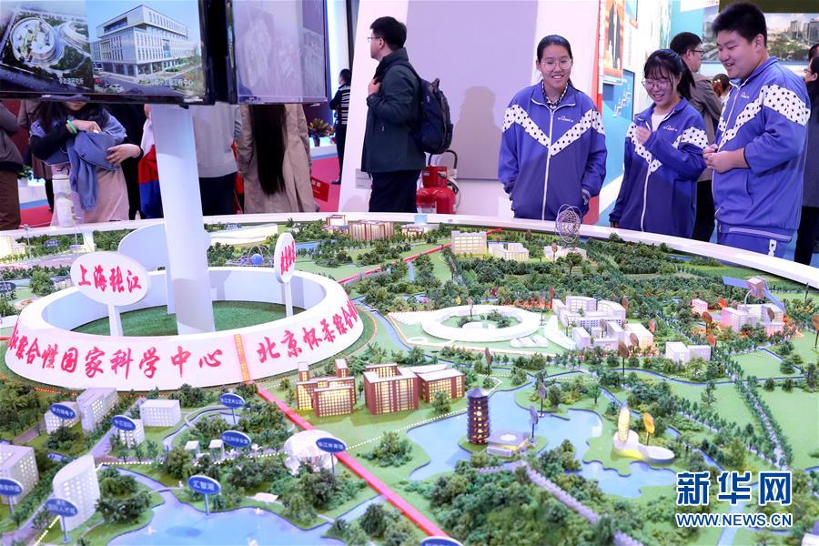 （十九大時(shí)光·圖文互動）（4）向著夢想，奮進(jìn)！——來自“砥礪奮進(jìn)的五年”大型成就展現(xiàn)場的報(bào)道 