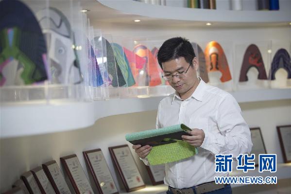 （十九大時光·圖文互動）（3）青春，在夢想的引領(lǐng)下飛揚——來自基層蹲點現(xiàn)場的報道