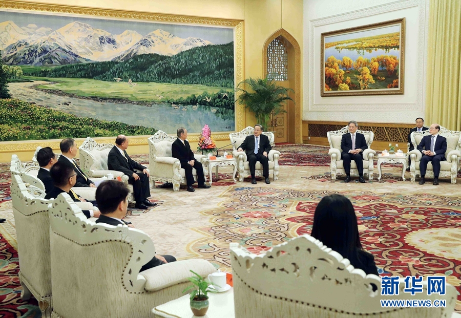 12月11日，全國政協(xié)主席俞正聲在北京人民大會(huì)堂會(huì)見新黨主席郁慕明率領(lǐng)的新黨大陸訪問團(tuán)。 新華社記者 劉衛(wèi)兵 攝