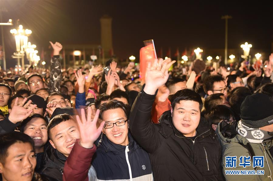 （社會(huì)）（15）人民解放軍首次執(zhí)行天安門廣場(chǎng)升國旗任務(wù)