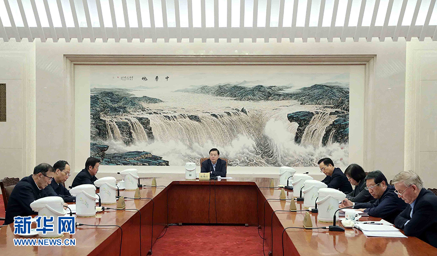 1月16日，中共十二屆全國人大常委會黨組在北京召開會議，認(rèn)真學(xué)習(xí)領(lǐng)會習(xí)近平總書記在十九屆中央紀(jì)委二次全會上的重要講話和全會精神，研究部署貫徹落實工作。全國人大常委會委員長、常委會黨組書記張德江主持會議并講話。新華社記者 劉衛(wèi)兵 攝