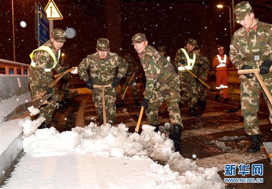 （新華全媒頭條）（1）雨雪冰凍中，他們奮力前行——基層黨員干群抗擊冰雪災(zāi)害紀(jì)實