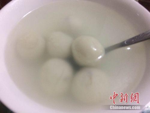 資料圖：湯圓煮制后，表面比元宵光滑，湯水相對清澈。 <a target='_blank'  ><p  align=
