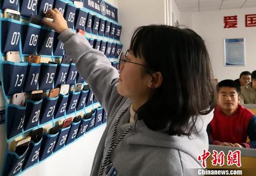 教育部：制定預防學生沉迷網(wǎng)絡(luò)工作制度規(guī)范手機使用