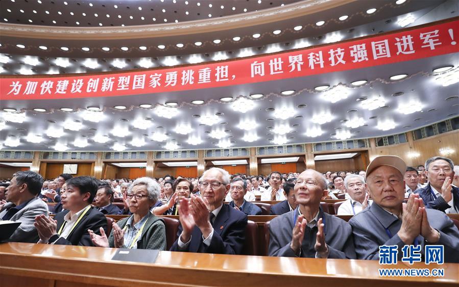 （新華全媒頭條·圖文互動(dòng)）（2）向著建設(shè)世界科技強(qiáng)國(guó)的偉大目標(biāo)奮勇前進(jìn)！——習(xí)近平總書(shū)記在兩院院士大會(huì)上的重要講話(huà)引起熱烈反響之一 
