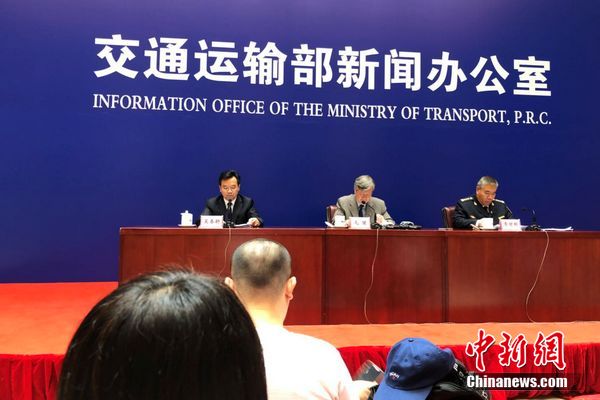 交通運(yùn)輸部6月份例行新聞發(fā)布會(huì)現(xiàn)場(chǎng)。 程春雨 攝