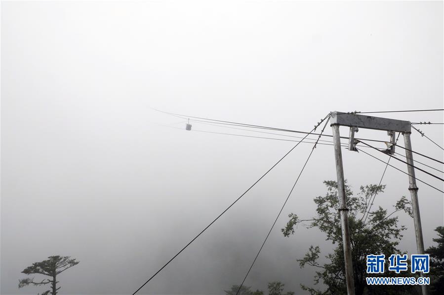（圖文互動）（8）特寫：“八一”禮物，飛向云端哨所
