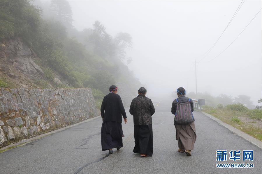 （圖文互動）（10）特寫：“八一”禮物，飛向云端哨所