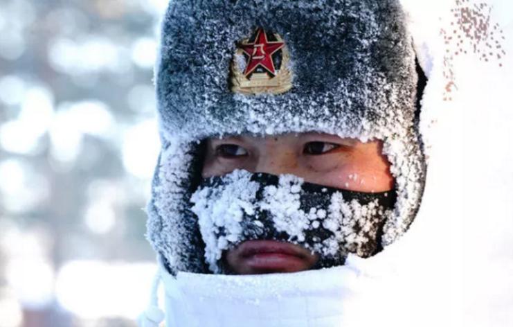 2018年2月5日，駐守在漠河縣北極村的北部戰(zhàn)區(qū)陸軍某部官兵在執(zhí)勤（來源：新華社）