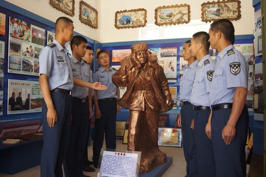【網(wǎng)絡(luò)媒體國防行】軍中小能手！漠河雷達(dá)站里，別樣軍旅文化生活讓人“驚艷”