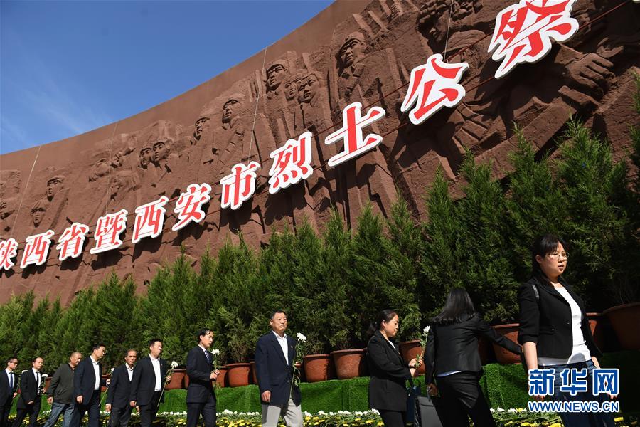 (新華全媒頭條·圖文互動)(11)致敬英烈 捍衛(wèi)榮光——寫在英雄烈士保護(hù)法實施后首個烈士紀(jì)念日