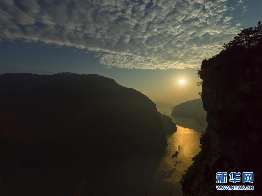 （百城百縣百企調(diào)研行·圖文互動）（5）建設(shè)長江綠色走廊再譜新章——長江三峽集團(tuán)發(fā)展紀(jì)實