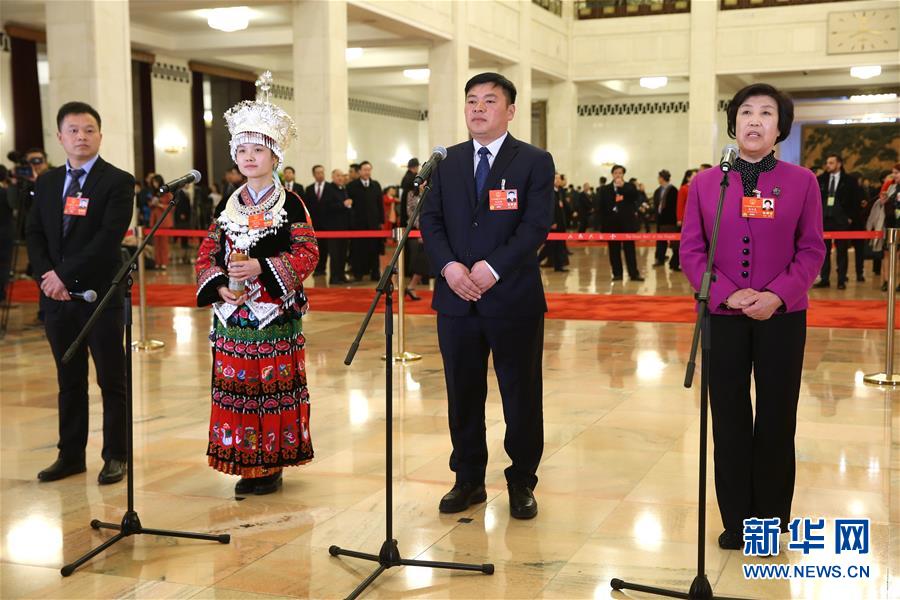 （兩會(huì)·人大開幕）（5）全國(guó)人大代表接受采訪
