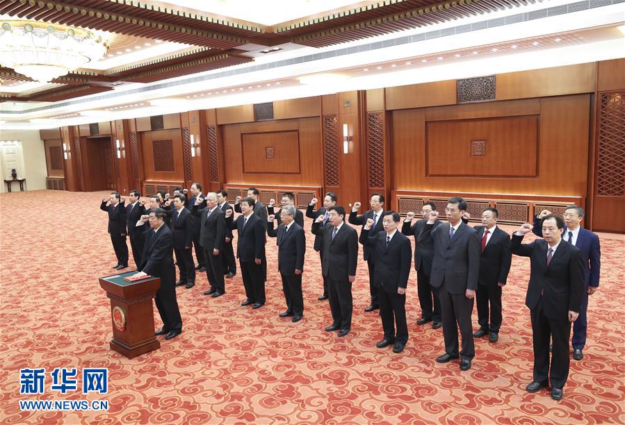 （兩會）國務院部長、委員會主任、中國人民銀行行長、審計長進行憲法宣誓
