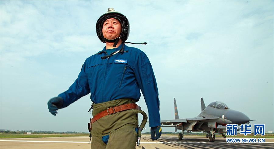 （新華全媒頭條·圖文互動(dòng)）（1）戰(zhàn)鷹，為祖國(guó)奮飛——記空軍航空兵某旅旅長(zhǎng)、特級(jí)飛行員郝井文