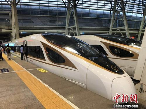 資料圖：復(fù)興號動車組在京津城際鐵路按照時(shí)速350時(shí)速達(dá)速運(yùn)行。冷昊陽 攝