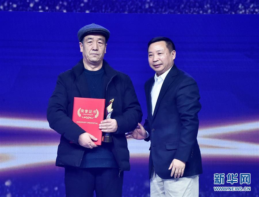 （圖文互動(dòng)）（6）“中國網(wǎng)事·感動(dòng)2018”年度網(wǎng)絡(luò)人物頒獎(jiǎng)典禮在京舉行