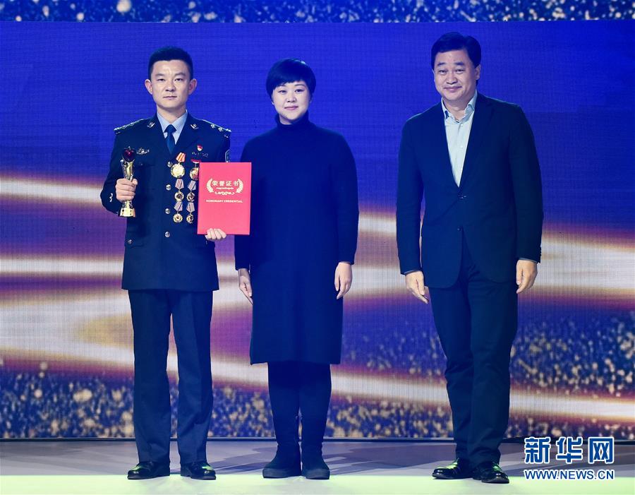 （圖文互動(dòng)）（7）“中國網(wǎng)事·感動(dòng)2018”年度網(wǎng)絡(luò)人物頒獎(jiǎng)典禮在京舉行